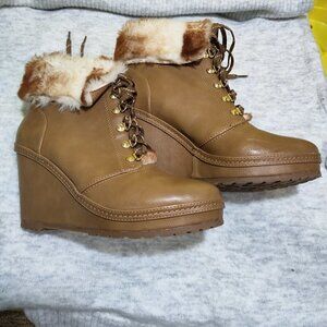 NANETTE LEPORE - Malee Brown Faux Leather Faux Fur Trim Wedge Boots Womens 9.5M